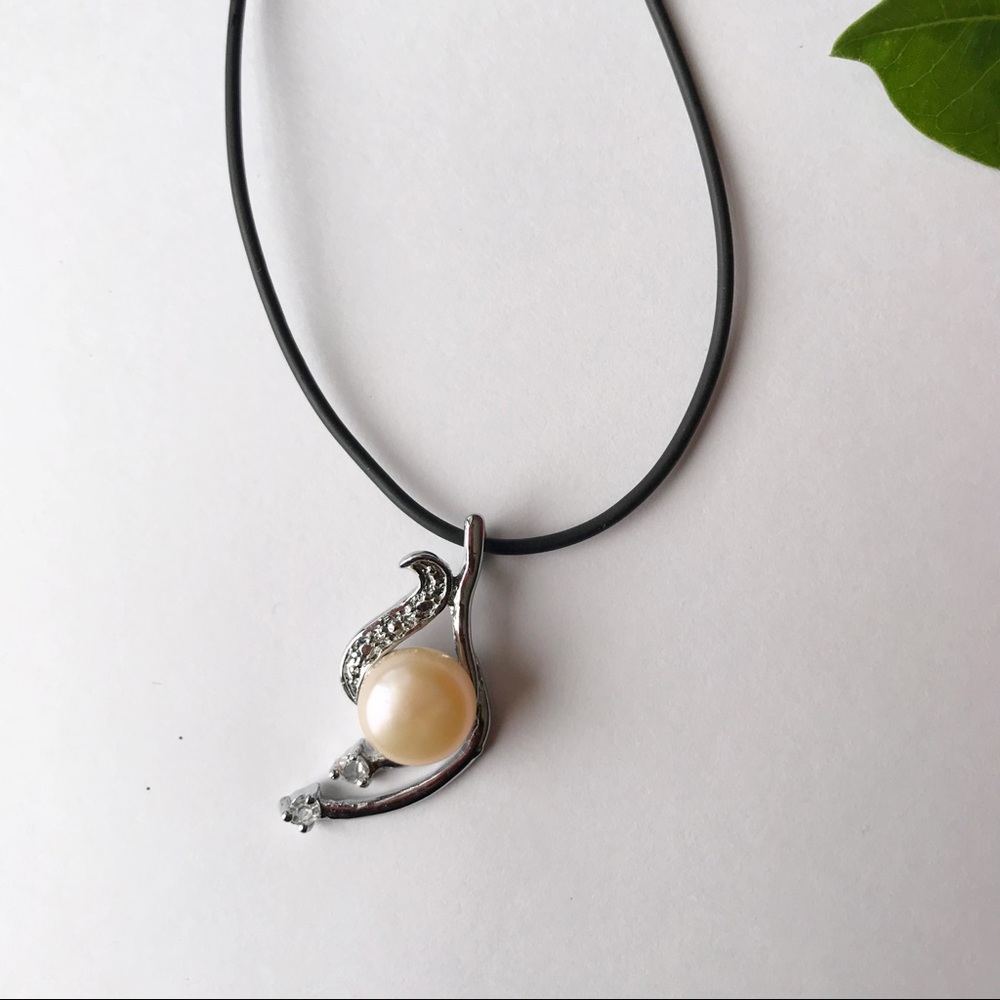 Freshwater pearls sterling silver leather code